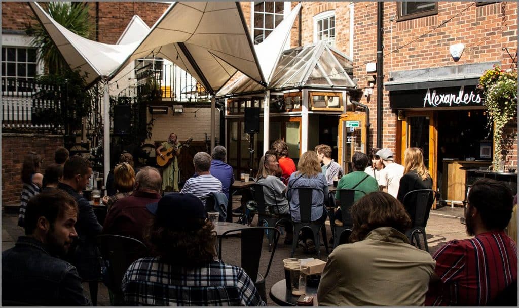 alexanders live outside seating courtyard
